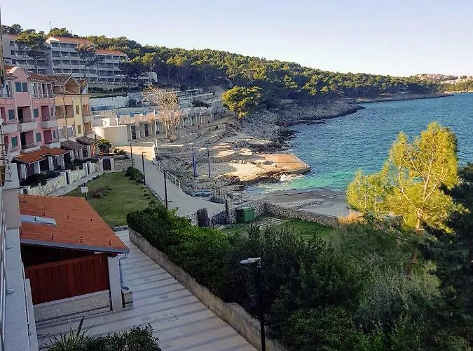 Apartmaji Punta 아파트 *